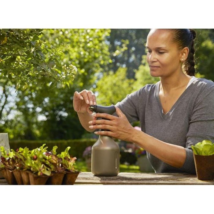 GARDENA 11110-20 Pulverizador de Presión 0.75 L Negro con Boquilla Ajustable para Jardín y Hogar 7