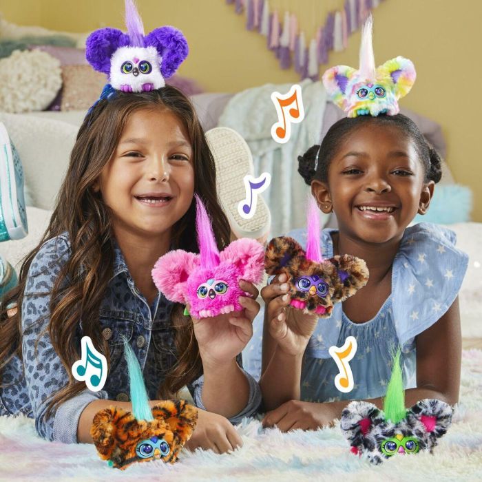 Hasbro Mini Furby Furblet Ty - Bee Juguete Electrónico con Clip de Llavero, Más de 45 Melodías K-pop y Sonidos Divertidos 4