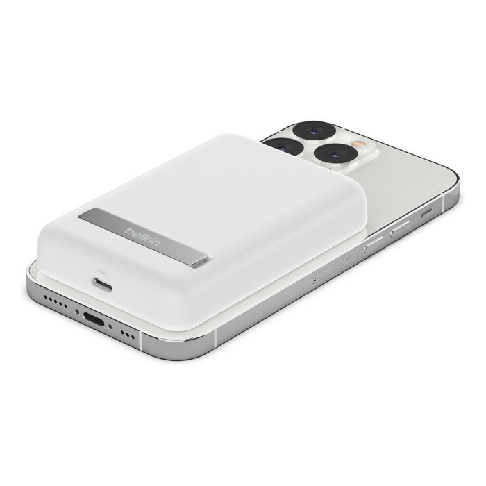 Belkin Power Bank Cargador Inalambrico 5000 mAh con USB-C, Carga 7.5W iPhone, Pie Retráctil, Blanco 4 Belkin Power Bank Cargador Inalambrico 5000 mAh con USB-C, Carga 7.5W iPhone, Pie Retráctil, Blanco 4
