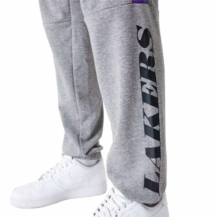 Pantalón para Adultos New Era NBA LA Lakers Gris Hombre 2 Pantalón para Adultos New Era NBA LA Lakers Gris Hombre 2