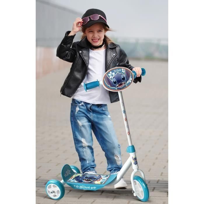 Patinete de 3 ruedas - DISNEY - STITCH - Regulable en altura - Amplia plataforma antideslizante - Asas antipellizcos 2 Patinete de 3 ruedas - DISNEY - STITCH - Regulable en altura - Amplia plataforma antideslizante - Asas antipellizcos 2