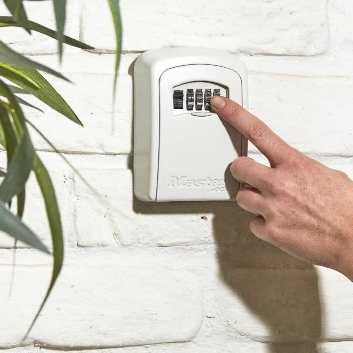 Master Lock Caja de llaves segura Tamaño M Blanca para montaje en pared, Combinación 4 dígitos, Resistente intemperie, Ideal Airbnb 2 Master Lock Caja de llaves segura Tamaño M Blanca para montaje en pared, Combinación 4 dígitos, Resistente intemperie, Ideal Airbnb 2