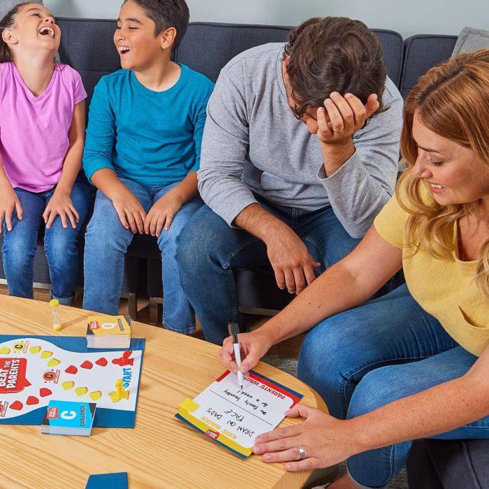 Spin Master 6065093 Juego de Mesa Hijos Contra Padres | Diversión Familiar con Preguntas y Desafíos | Ideal +6 Años | Idioma Español 2 Spin Master 6065093 Juego de Mesa Hijos Contra Padres | Diversión Familiar con Preguntas y Desafíos | Ideal +6 Años | Idioma Español 2