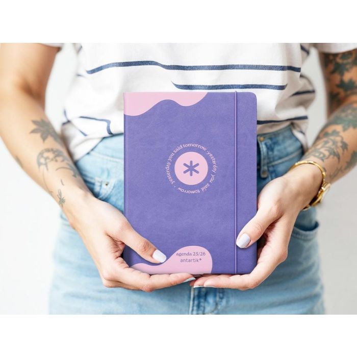 Agenda Escolar Antartik 25-26 Encuadernada Ggo! Simil Piel Morado Semana Vista A5 Bilingüe Papel Fsc 80 gr 12 Agenda Escolar Antartik 25-26 Encuadernada Ggo! Simil Piel Morado Semana Vista A5 Bilingüe Papel Fsc 80 gr 12