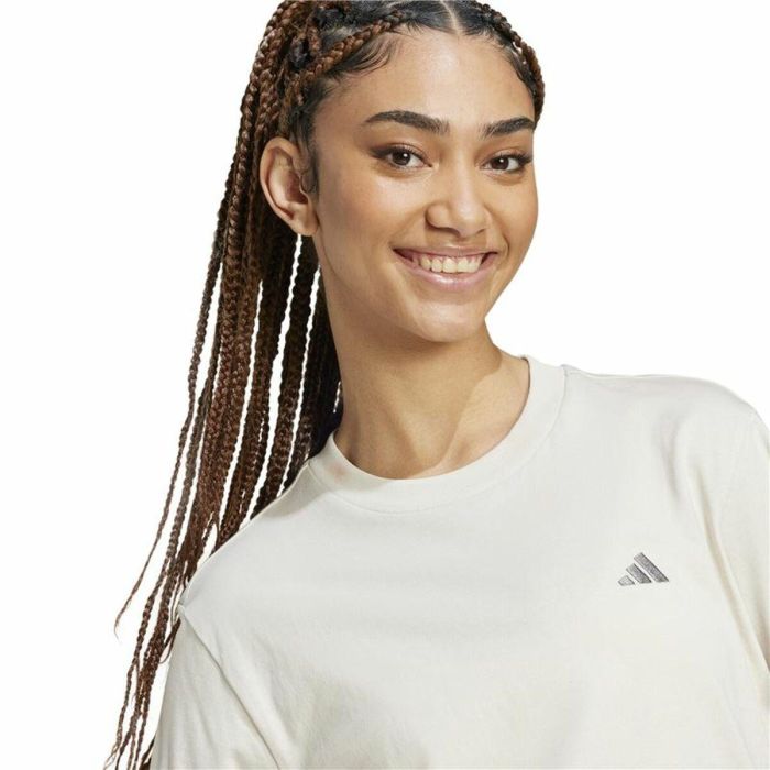 Camiseta de Manga Corta Mujer Adidas Essentials Small Logo Blanco Beige Camiseta de Manga Corta Mujer Adidas Essentials Small Logo Blanco Beige
