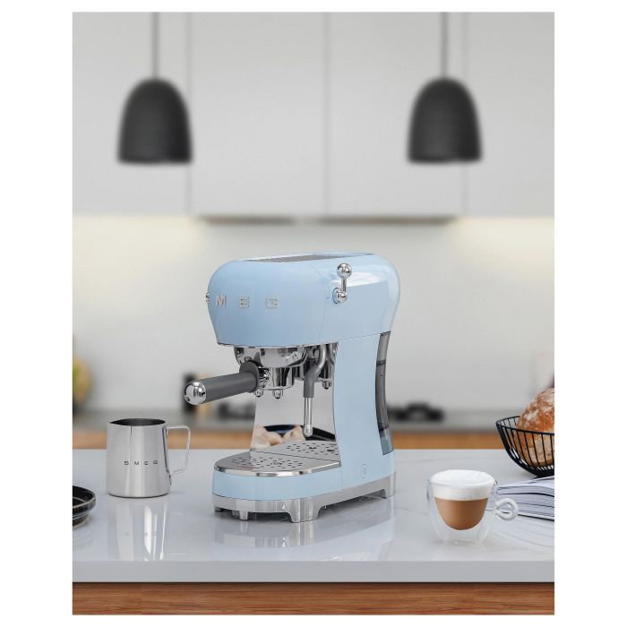 Smeg ECF02PBEU Máquina Espresso, 1.1L, 1350W, Pastel Blue 6