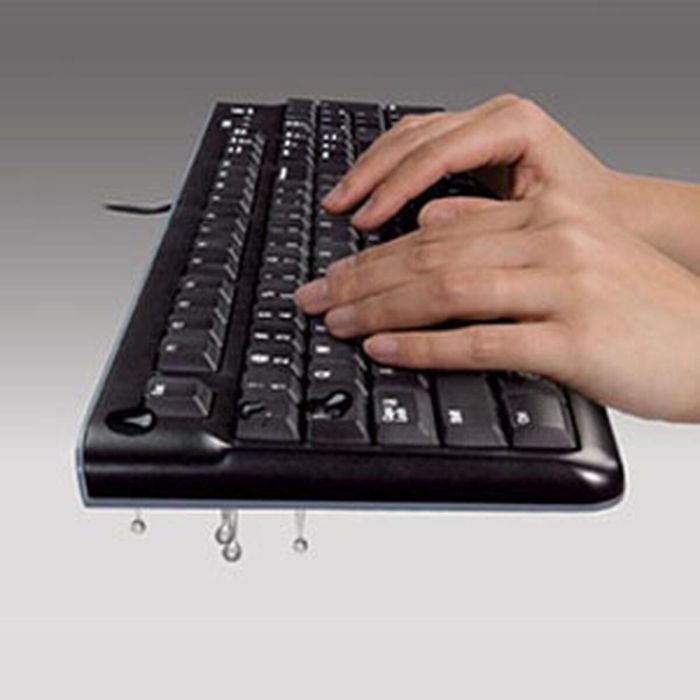 Logitech K120 Teclado USB con cable, duradero y resistente a la limpieza, ideal para empresas, educación y uso intensivo. Caracteres visibles. 4