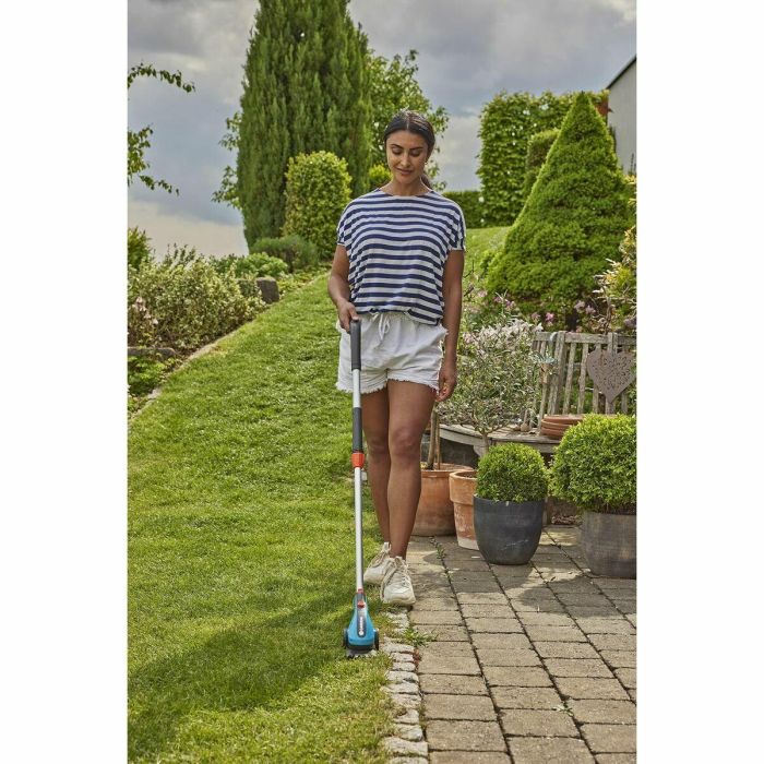 Gardena 9886-20 Kit Cisail A ClassicCut Li con Mango Telescópico, Ruedas, 3.6V/2.5 AH y Protección de Cuchillas USB-C 6