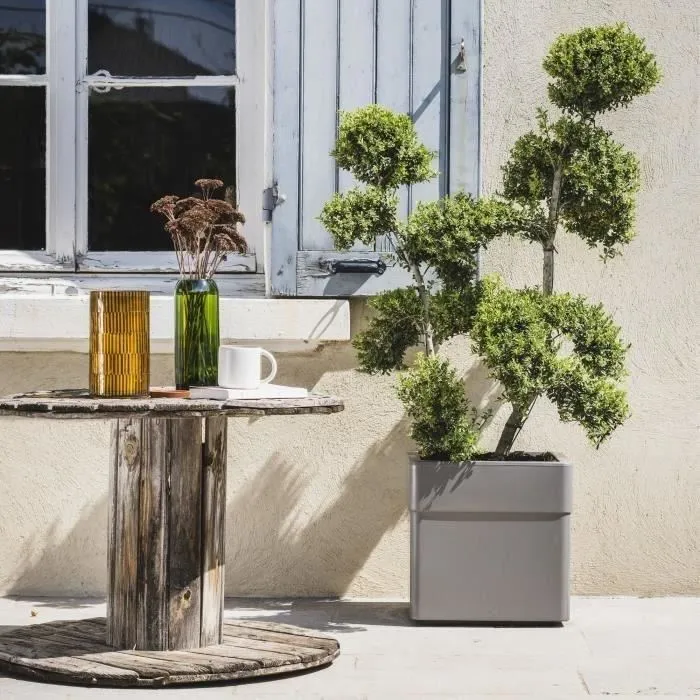 Eda Jardinera Cuadrada de 40 cm con Ruedas, 26 L, Uso Exterior/Interior, Color Topo - 39x39x39 cm 1