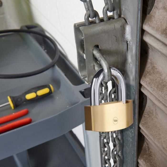 Yale Y2B/80/138/1 Candado de seguridad con martillo, Latón 80 mm, Arco de acero cementado, 3 llaves 2 Yale Y2B/80/138/1 Candado de seguridad con martillo, Latón 80 mm, Arco de acero cementado, 3 llaves 2