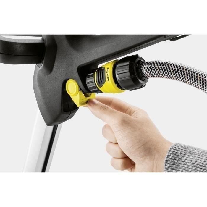 Karcher PCL 4 Limpiador de patio eléctrico con 2 cepillos y boquillas para suciedad resistente, bajo consumo de agua. 2