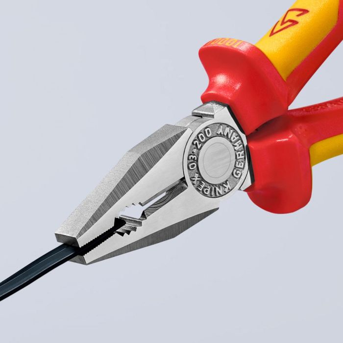 Knipex Alicates Universales 200 mm, Cromado, Mangos Multicomponentes Aislados VDE, Corte de Cables, Acero Forjado Templado 60 HRC 5 Knipex Alicates Universales 200 mm, Cromado, Mangos Multicomponentes Aislados VDE, Corte de Cables, Acero Forjado Templado 60 HRC 5