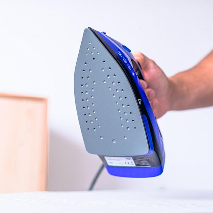 Edm Plancha de Vapor Compacta 2000W Azul, Depósito 300ml, Base Antiadherente, Chorro y Spray, Seco/Vapor, 15/140g/min 4