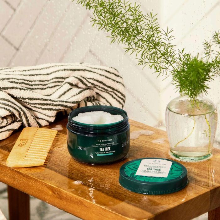 The Body Shop Tea Tree Exfoliante Para Cabello 240 mL 2 The Body Shop Tea Tree Exfoliante Para Cabello 240 mL 2