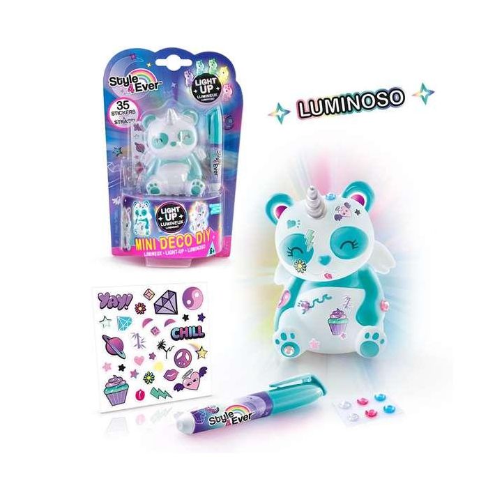 Decora tu personaje con pegatinas y rotuladores ¡con luz multicolor! 15x22x8 cm - modelos surtidos Decora tu personaje con pegatinas y rotuladores ¡con luz multicolor! 15x22x8 cm - modelos surtidos