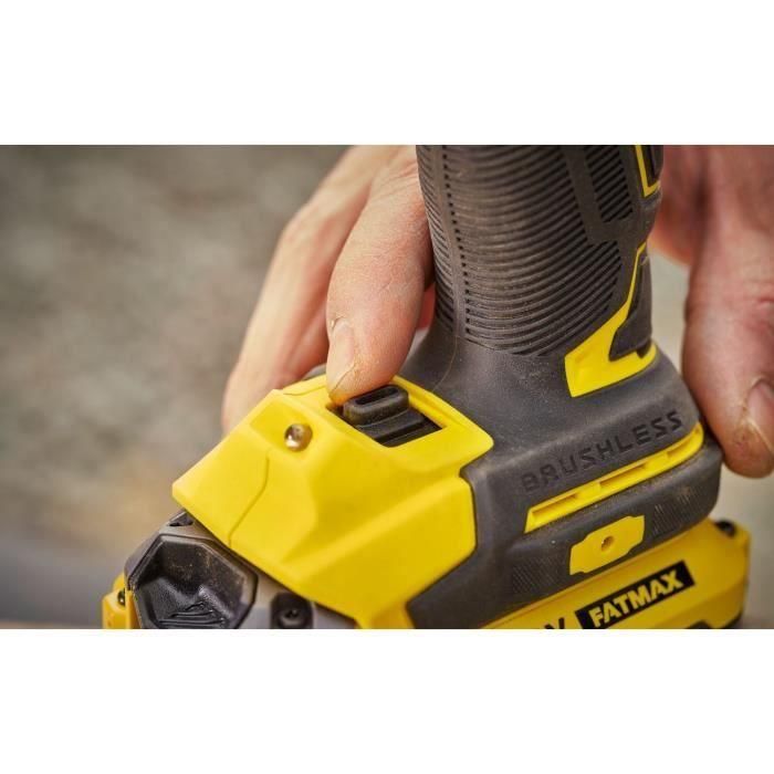 Llave de impacto - STANLEY FATMAX V20 - SFMCF920B-XJ - 1/2 Brushless 370 Nm - Litio 18V - Sin Batería 3 Llave de impacto - STANLEY FATMAX V20 - SFMCF920B-XJ - 1/2 Brushless 370 Nm - Litio 18V - Sin Batería 3