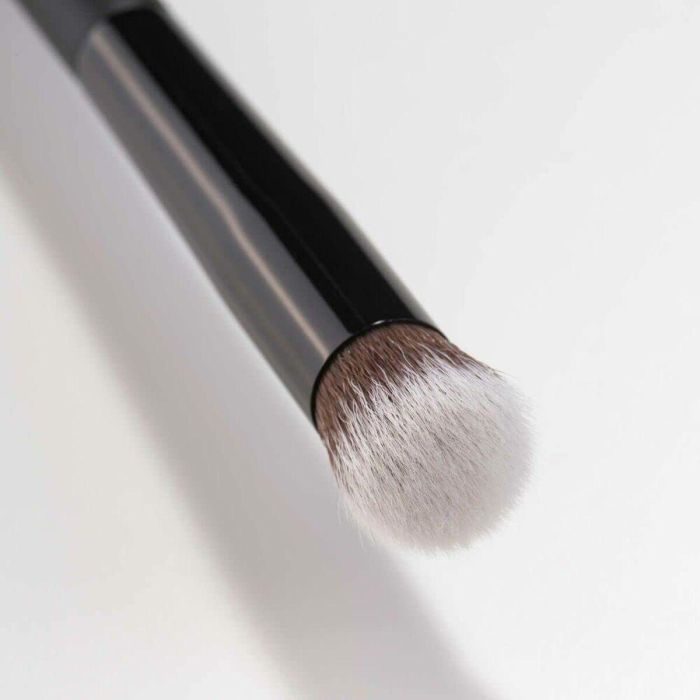 Artdeco Brocha CONCEALER & CAMOUFLAGE BRUSH Premium para Correctores Líquidos, Ojeras, Imperfecciones y Contorno. Cerdas Nylon. 1 ud. 2