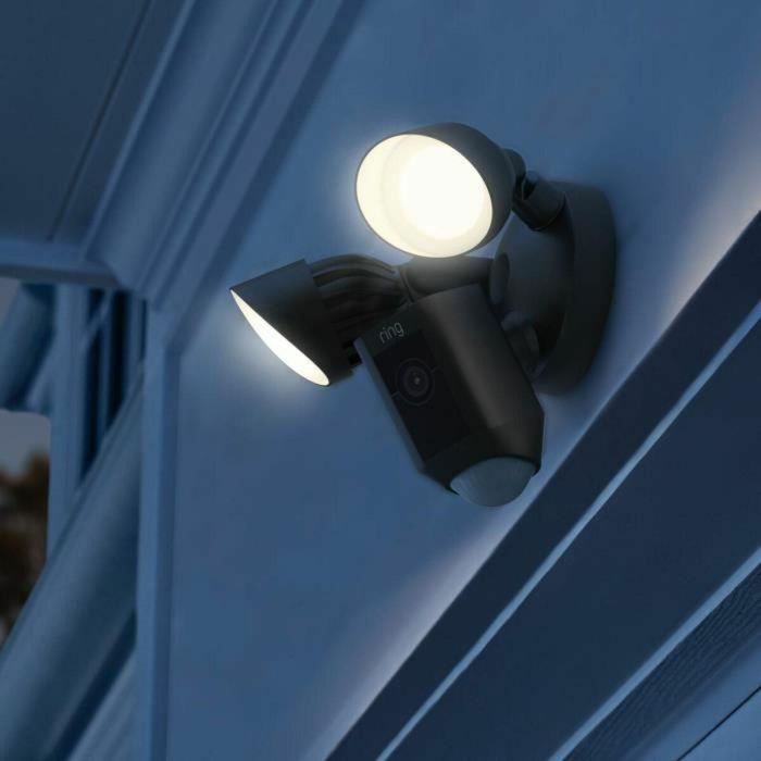 Ring Floodlight Cam Wired Plus - Cámara de seguridad para exteriores con proyectores LED ultra brillantes y sirena antirrobo integrada - Negro 1 Ring Floodlight Cam Wired Plus - Cámara de seguridad para exteriores con proyectores LED ultra brillantes y sirena antirrobo integrada - Negro 1