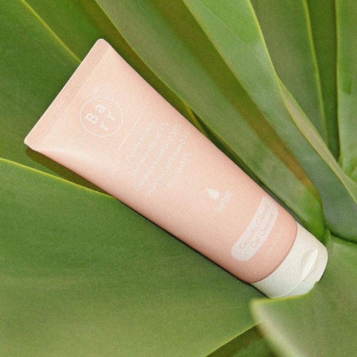Benton CENTELLA CALMING Gel Limpiador Facial Calmante, Exfoliante Suave para Pieles Sensibles con PHA y Centella Asiática 120 ml 2 Benton CENTELLA CALMING Gel Limpiador Facial Calmante, Exfoliante Suave para Pieles Sensibles con PHA y Centella Asiática 120 ml 2