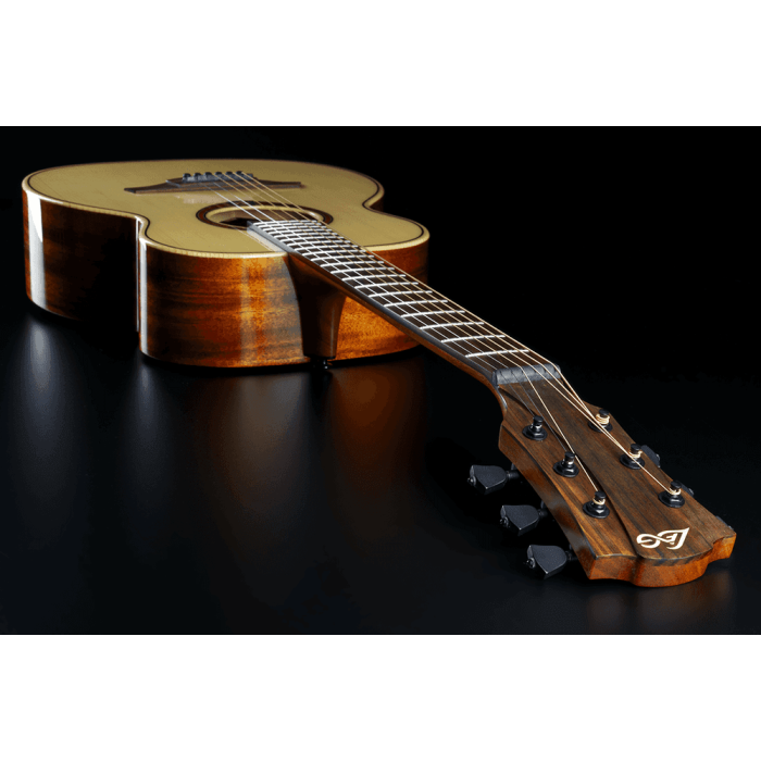 LAG Guitarra Acústica Lâg Travel Spruce Natural Folk Tapa Abeto Engelmann Macizo Fondo Y Aros Caoba Brillante 6 Cuerdas 6