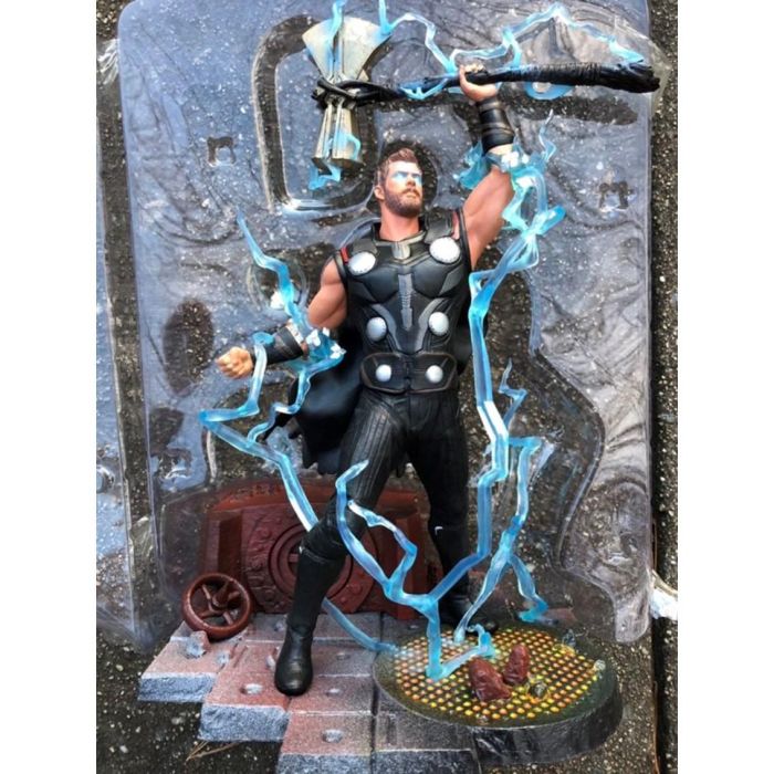 Diamond Select Figura Thor Vengadores Marvel Diorama 23cm 2 Diamond Select Figura Thor Vengadores Marvel Diorama 23cm 2