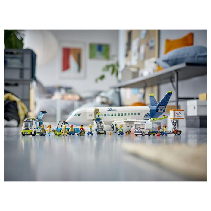 LEGO City Avi3n de Pasajeros 60367, Juego Construcci3n 913 Piezas, 7+ A1os 18