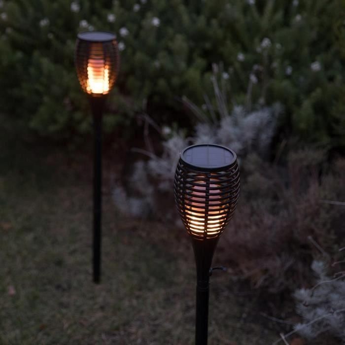 LUMI GARDEN Conjunto de 2 mini linternas solares Maity Sun - Efecto de llama - LED - H 70 cm - Blanco cálido 2 LUMI GARDEN Conjunto de 2 mini linternas solares Maity Sun - Efecto de llama - LED - H 70 cm - Blanco cálido 2