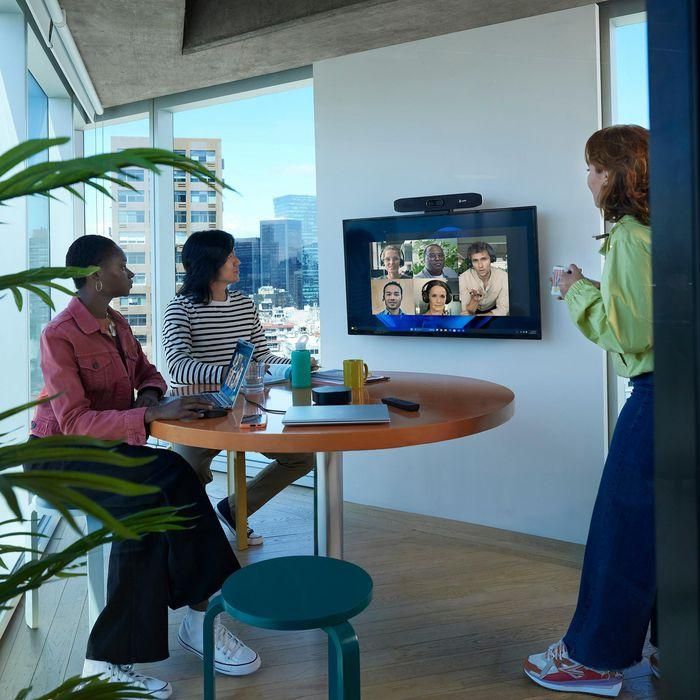 HP Studio R30 USB Video Bar - Barra de Video Profesional para Colaboración con Audio Superior 19