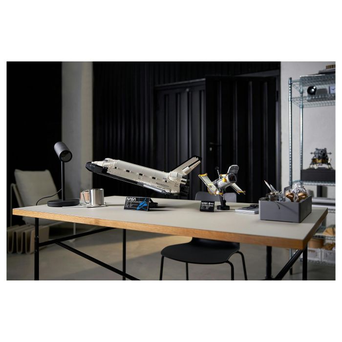 LEGO Creator Expert NASA Spaceshuttle Discovery - Set de construcción 2354 piezas, Maqueta del Transbordador Espacial, para adultos y fans 39