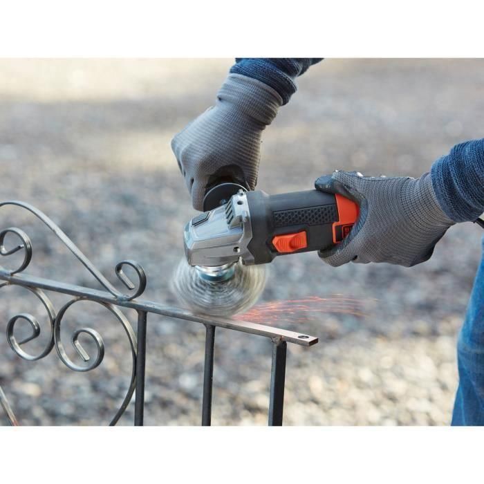 Black + Decker BEG220K-QS Amoladora 900W 125mm 12000 rpm. Potente herramienta para cortar, lijar y pulir con mango ajustable 3 posiciones. 2 Black + Decker BEG220K-QS Amoladora 900W 125mm 12000 rpm. Potente herramienta para cortar, lijar y pulir con mango ajustable 3 posiciones. 2
