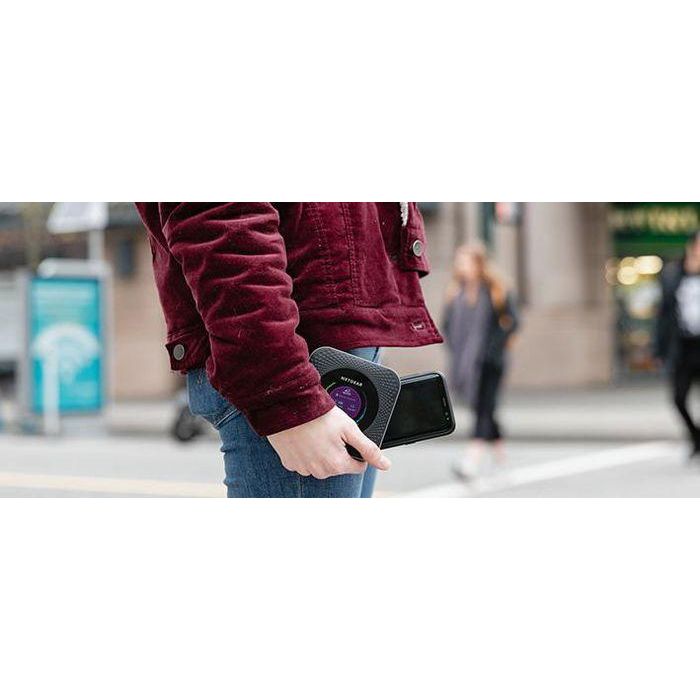 Netgear 1 Gbit/s, LTE, WCDMA, WLAN 802.11 a/n/ac, 240g 11 Netgear 1 Gbit/s, LTE, WCDMA, WLAN 802.11 a/n/ac, 240g 11
