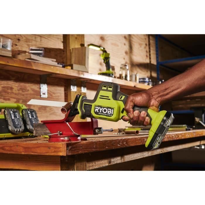 Ryobi AAAOB86319 Sierra Alternativa de Una Mano Sin Escobillas 18V Compacta 0-3000 cpm Recorrido 16mm Madera 90mm 4