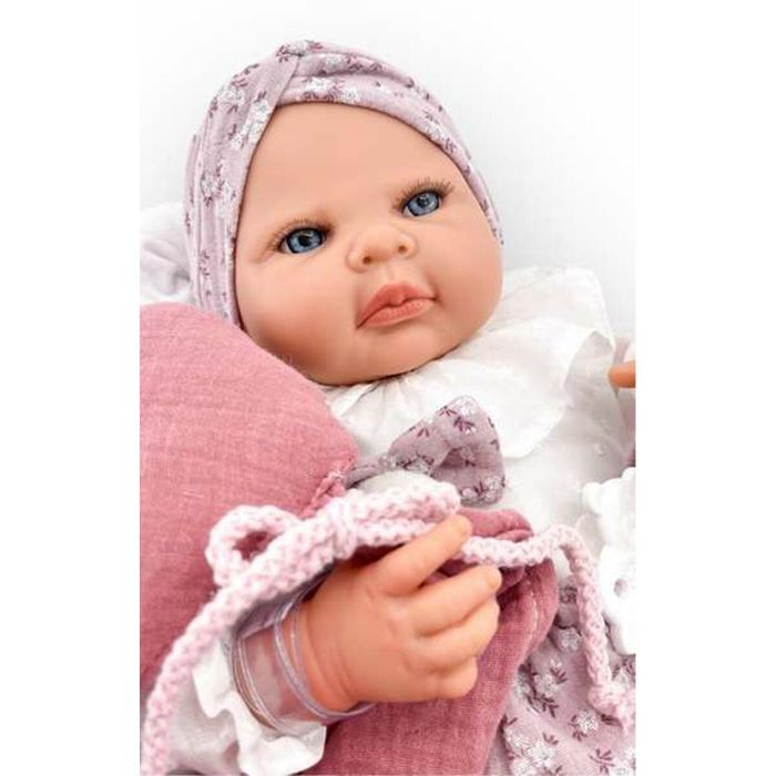 Berjuan 18500-24 Muñeca Reborn Bebé Realista con mecanismo de besos, vestido blanco, almohada rosa y 50 cm 1 Berjuan 18500-24 Muñeca Reborn Bebé Realista con mecanismo de besos, vestido blanco, almohada rosa y 50 cm 1