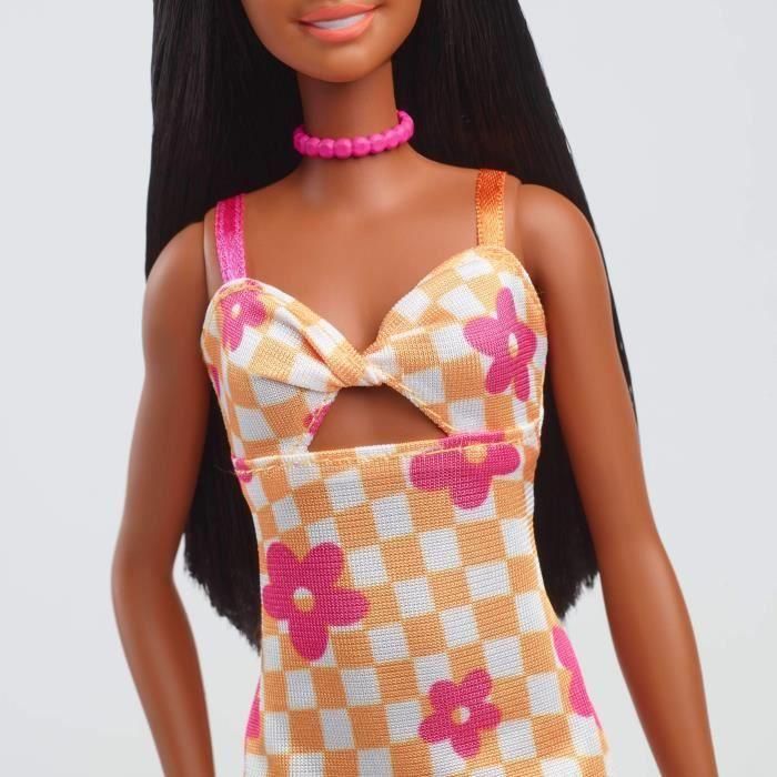 Barbie Fashionista Hyt91 Muñeca Alta con Vestido Midi de Cuadros Naranja y Flores Rosas 5