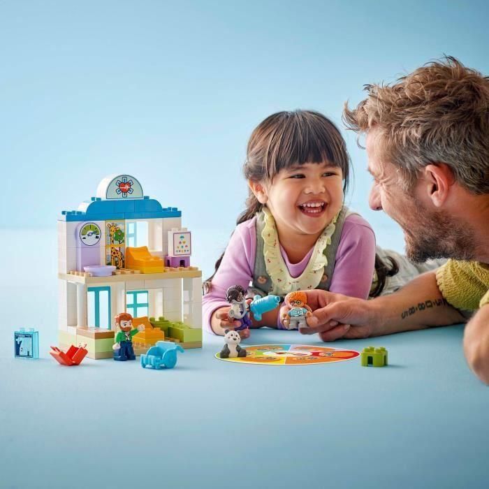 LEGO DUPLO My Town 10449 Primera visita al médico - Juguete de motricidad fina para niños de 2 años 4