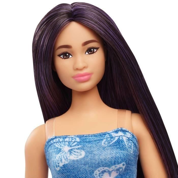 Barbie HYT89 Muñeca Fashionista con cuerpo Curvilíneo, Vestido Vaquero con Estampado de Mariposas y Pelo Morado Suelto 3