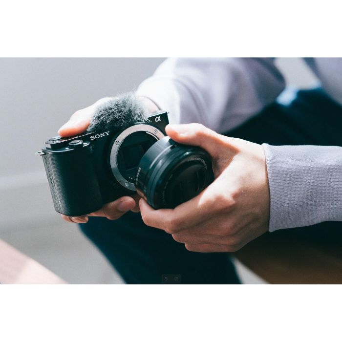 ZV-E10 Objektiv AF E 16-50mm 35-mm-Vollformatbildsensor 4 ZV-E10 Objektiv AF E 16-50mm 35-mm-Vollformatbildsensor 4