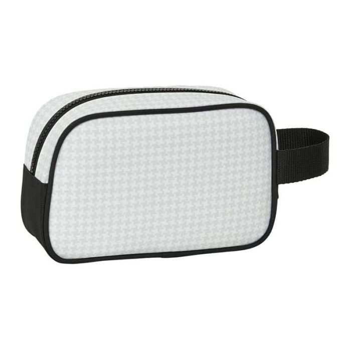 Safta Neceser Real Madrid 1ª Equipación 24-25 135x220x80 mm 1 Safta Neceser Real Madrid 1ª Equipación 24-25 135x220x80 mm 1
