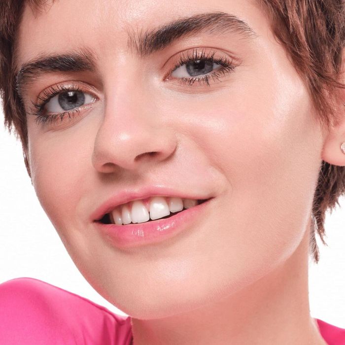 Essence CAMOUFLAGE+ MATT corrector waterproof 8 ml - Acabado mate impecable y cobertura intensa 6