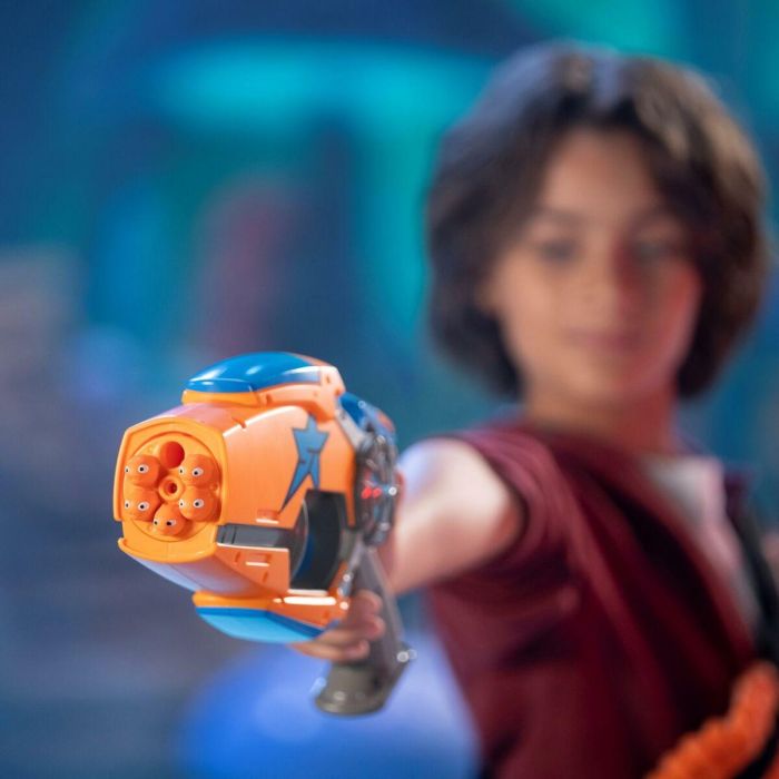 Pistola slugterra eli's megamorph blaster. lanza hasta 6 dardos a la vez. disparo 9 metros. incluye 8 dardos. 1