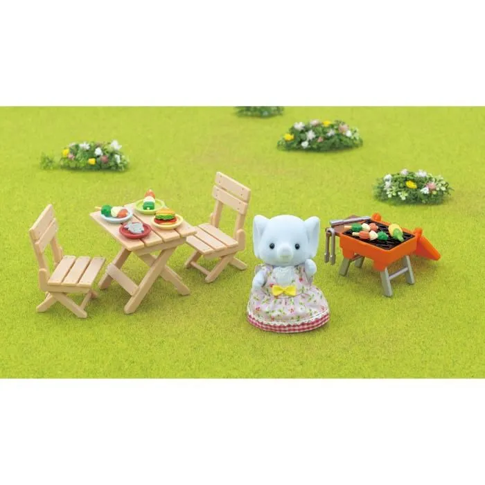Sylvanian Families Niña Elefante y Juego de Picnic con 22 Accesorios para 4 Invitados 3