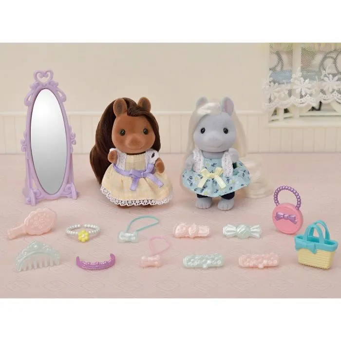 Sylvanian Families Amigos Pony y Kits de Estilismo con Figuras de Pony Girls y Accesorios para el Cabello 3