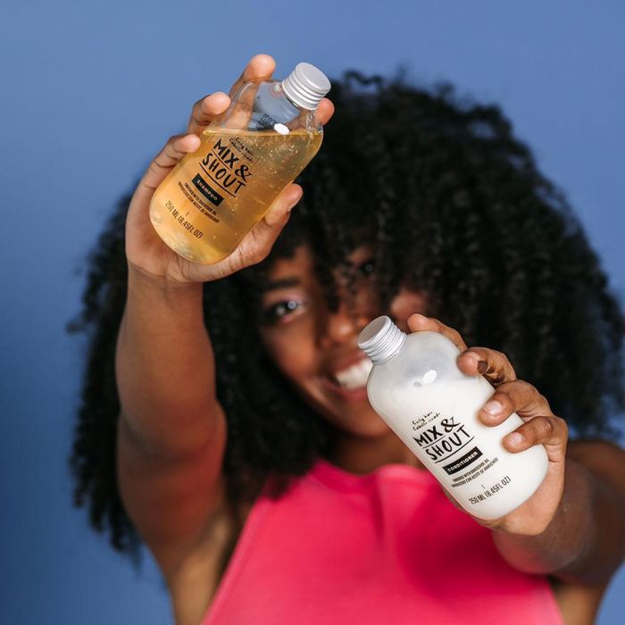 Mix & Shout RUTINA RIZADO PROTECTOR LOTE Set de Peluquería 4 Piezas Champú y Acondicionador Vegano con Bakuchiol para Cabello Rizado Fragancia Anís y Canela 3