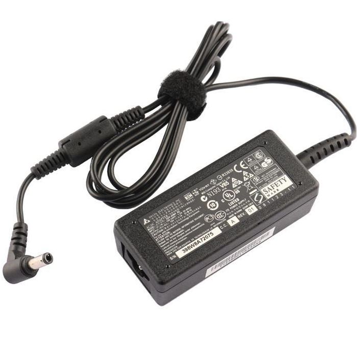 HP 40W AC adapter for HP laptops, 19V output voltage, 2.1A output current, suitable for various models. HP 40W AC adapter for HP laptops, 19V output voltage, 2.1A output current, suitable for various models.