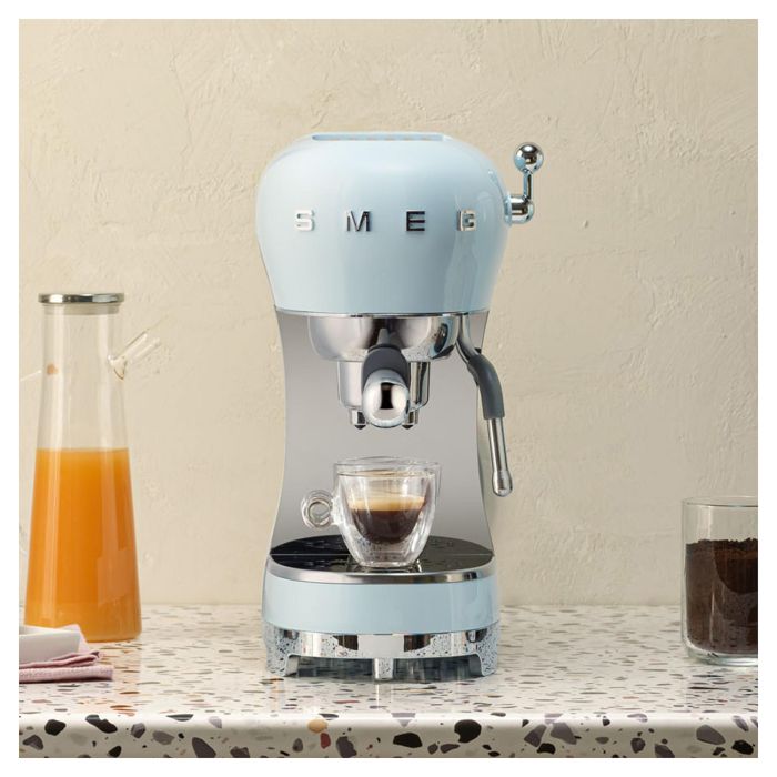 Smeg ECF02PBEU Máquina Espresso, 1.1L, 1350W, Pastel Blue 7