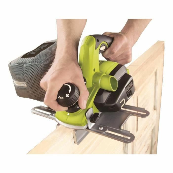 Ryobi Cepilladora 750W - 82 mm de ancho de cepillado, 2 mm profundidad, guía paralela, 12 mm rebaje, 3 ranuras achaflanado, DustTech 1