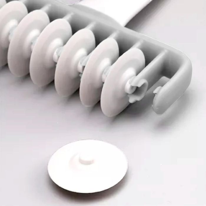 Quttin Rodillo Corta Pastas 17 x 13.5 x 4 cm (12 Unidades)