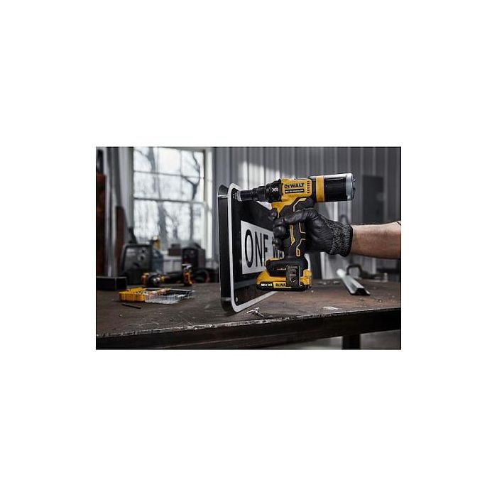 DeWALT DCF403NT-XJ Pistola de Remaches a Batería 18V, para Aluminio y Acero Inoxidable (2.4, 3.2, 4, 4.8 mm), 10000 kN, Incluye Funda, Negro/Amarillo