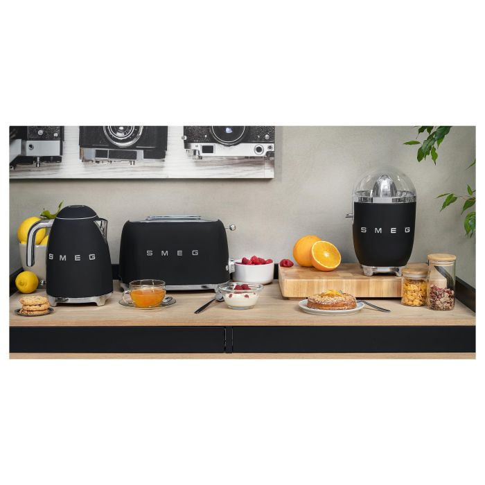 Smeg KLF03BLMEU Hervidor de agua 1,7 L 2400 W Negro mate con filtro antical, apagado automático y base 360°
