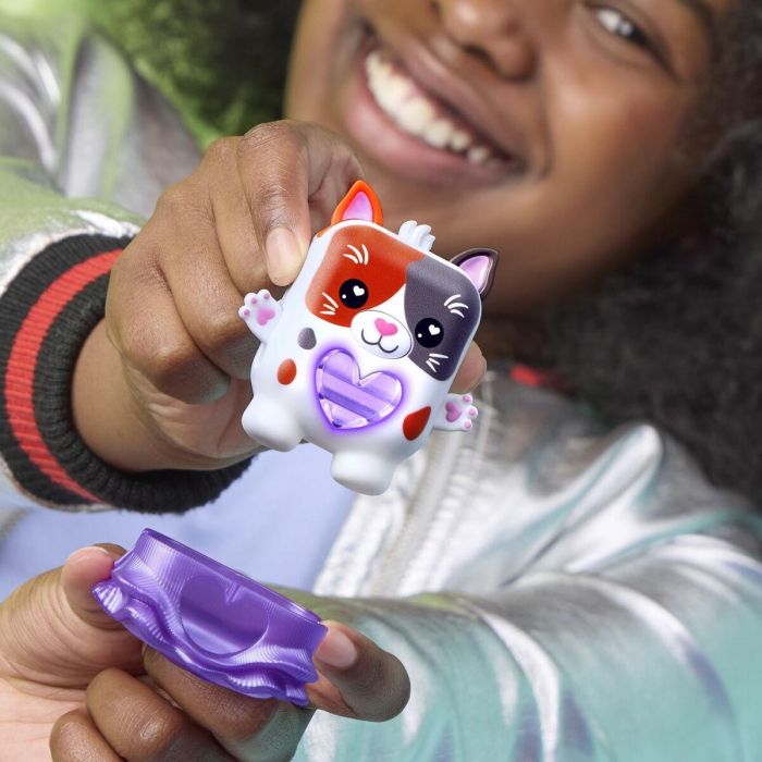 Hasbro HASG2209ES0 Nano-mals Purrnelope Gatito Tricolor Electrónico con Más de 70 Reacciones, Juego para Niños a Partir de 5 Años 4